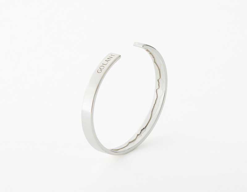 The Inner Wave Bracelet placed vertical in Sterling Silver